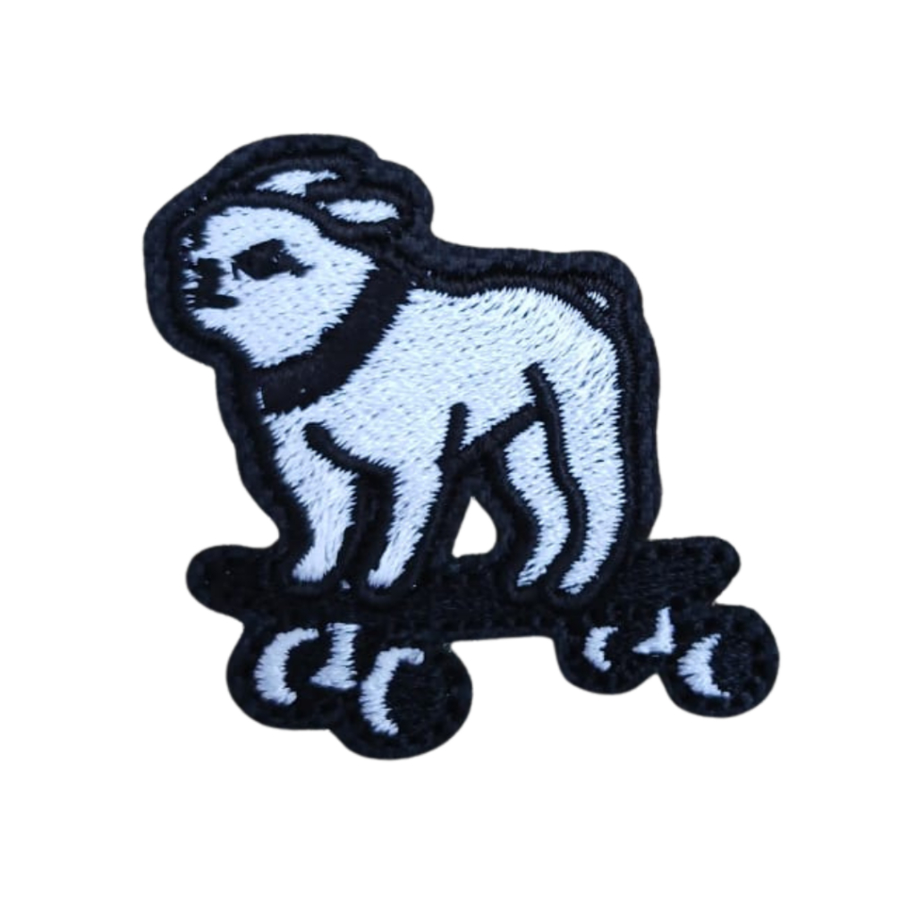 Patch Bordado Cachorro no Skate, Aplique Decorativo em Branco e Preto, Termocolante ou Fecho de Contato