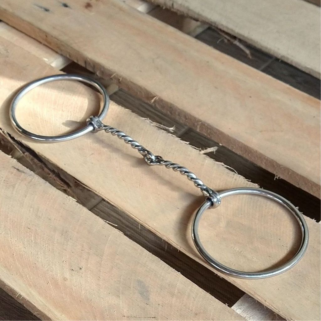 Bridão Argola Para Cavalo Material em Inox com Bocal Torcido e Articulado Envio Imediato