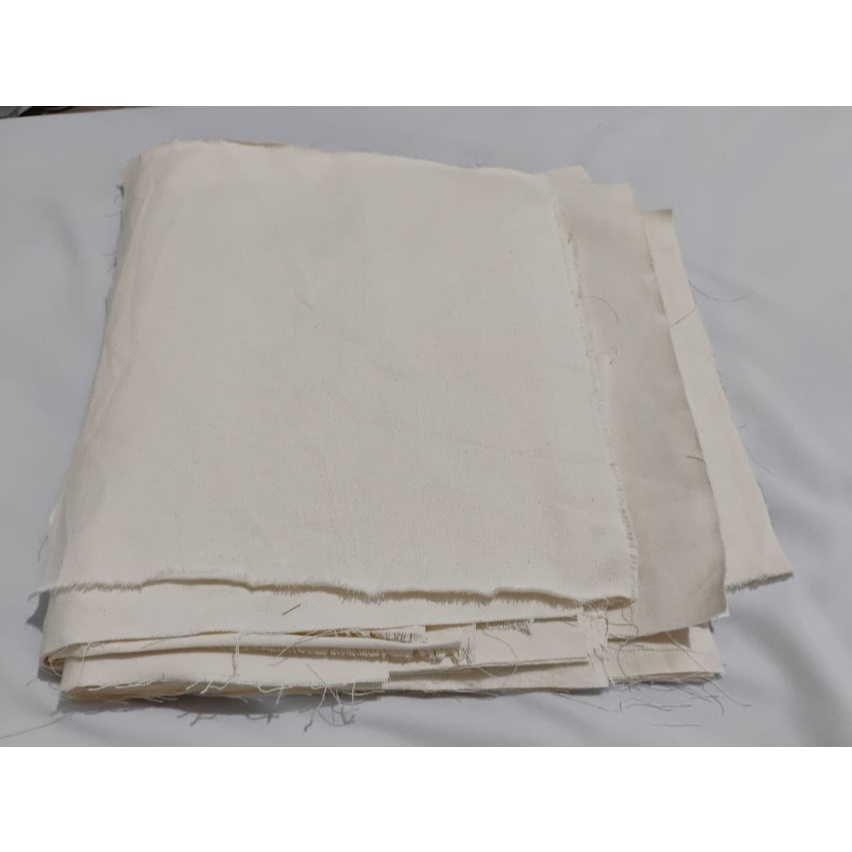1 KG retalhos  tecido BRIM COR CRU ( misturados  com elastano e sem elastano)  varios tamanhos a partir de 30 cm x 15 cm