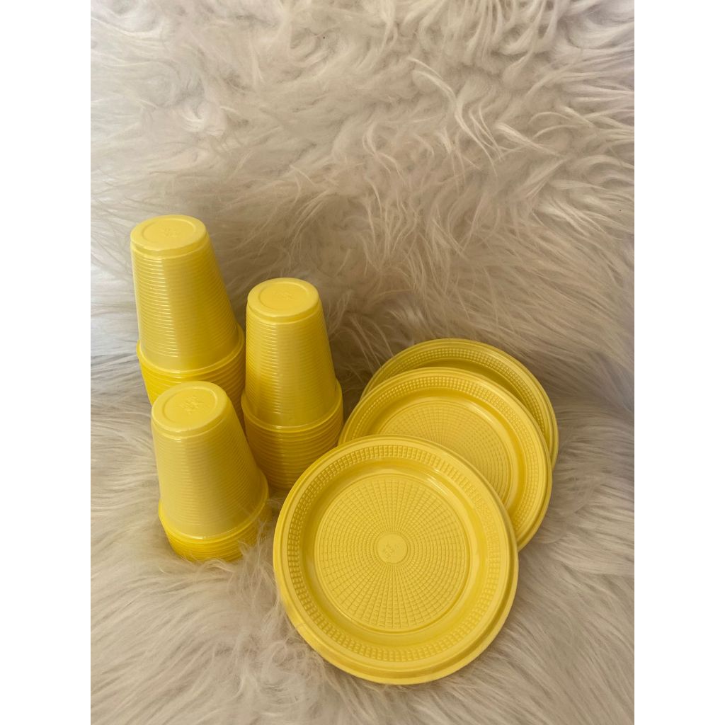 KIT C/100 PEÇAS AMARELO CANDY (PRATOS E COPOS) em Oferta na Shopee