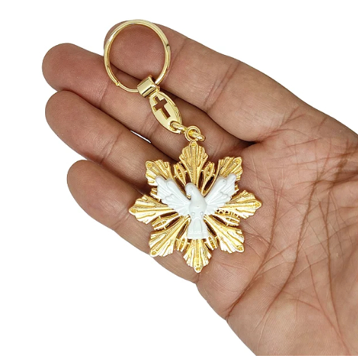 Chaveiro Esplendor Divino Espírito Santo Metal Dourado / Lembrança Abençoada para Crisma e Batizado em Oferta na Shopee