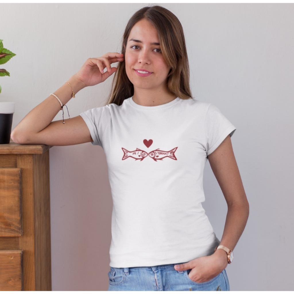 Baby Tee Y2K Feminina- Estampa Dois Peixe, Conforto Elástico e Versátil para Primavera/Verão/Outono