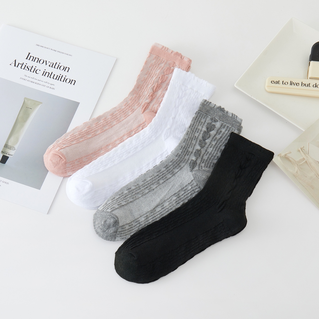 KIT COM 12 PARES DE MEIAS FEMININAS TRABALHADAS COM BORDADO DE CORAÇÃO 35-40 COLORIDO