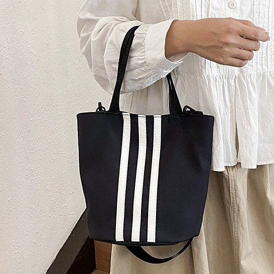 Bolsa Nylon Feminina Leve Alça Ombro Estilo Coreano Versátil Minimalista em Oferta na Shopee