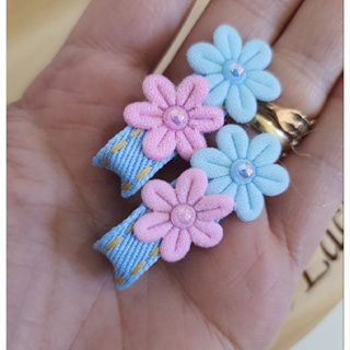 Laço parzinho florzinha no bico pato mini fita jeans. em Oferta na Shopee