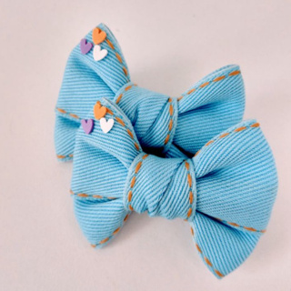 Laço de menina, parzinho de menina, fita jeans,parzinho jeans bico pato. em Oferta na Shopee