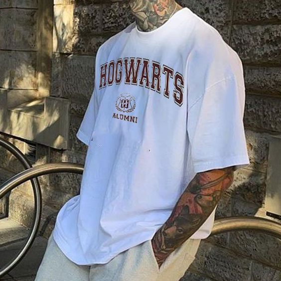 Camiseta Oversized Musculação Confortável Casual para Treino Estampada Hogwarts Escrito