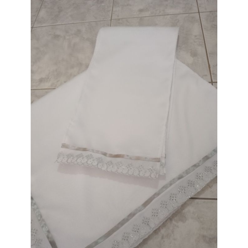conjunto 2 peças Premium umbanda e candomblé com bordado inglês Prateado fita prata