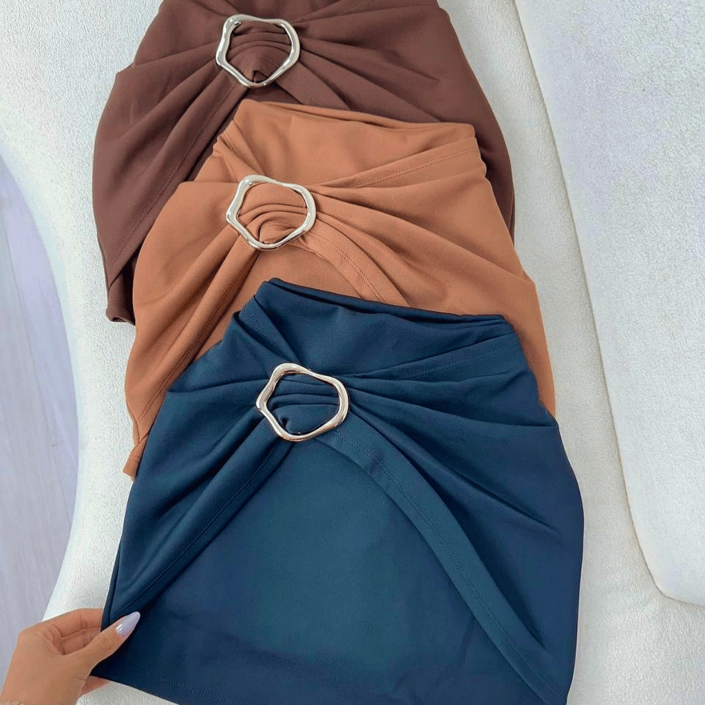 Short Saia Feminino com Detalhe de Fivela Orgânica