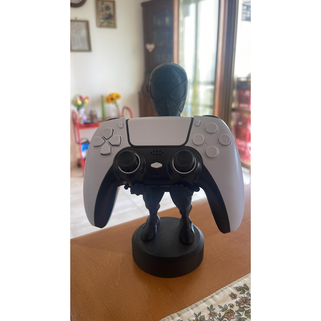 Suporte para Controle Homem-Aranha PS5 3D - A Teia de Organização para Seu DualSense! – Modelo Colecionável e Decorativo