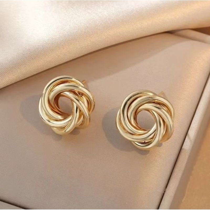 ✨ Brinco em círculos com detalhe de flor dourada,Ref 2092
