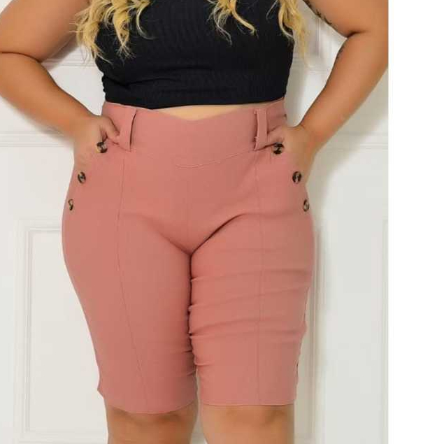 BERMUDA PLUS SIZE TECIDO BENGALINE PREMUIM COM BOLSO E DETALHES DE 6 BOTOES