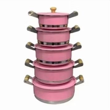 JOGO DE PANELA ROSA BEBÊ COM TAMPAS DE ALUMÍNIO COM PEGADORES DE MADEIRA