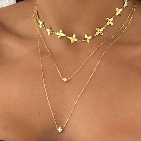 Colar Triplo com Colar de Trevos e Pingentes Delicados de Trevos da Sorte com Banhado em Ouro 18k