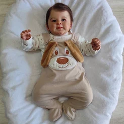 Macacão Jardineira Bebê Menino Body Manga Longa Kids Cachorrinho Bege Tam RN, P e M