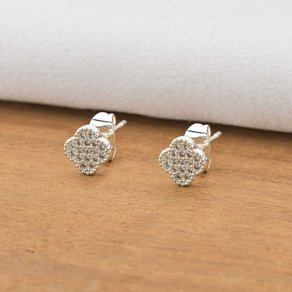 Brinco Trevo Branco: Onde Comprar | BuscaProdutos