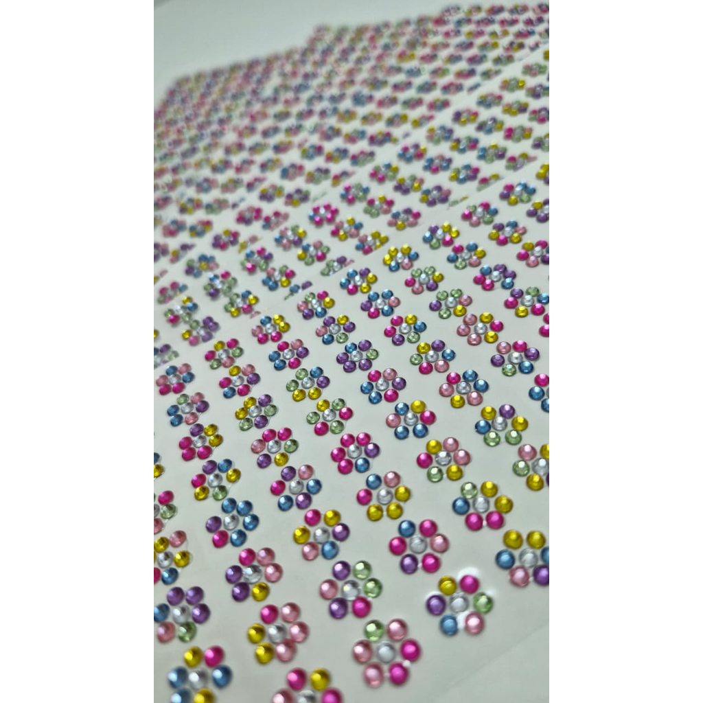 Cartela Adesiva Flor Strass para Pet Artesanato Cachorro Customização 160 unidades na cartela - Auto colante em Oferta na Shopee