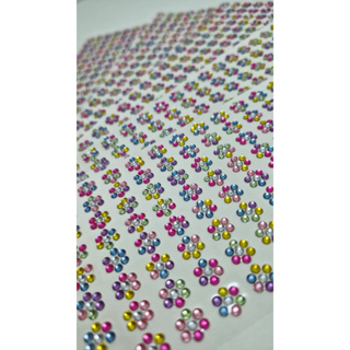 Cartela Adesiva Flor Strass para Pet Artesanato Cachorro Customização 160 unidades na cartela - Auto colante em Oferta na Shopee