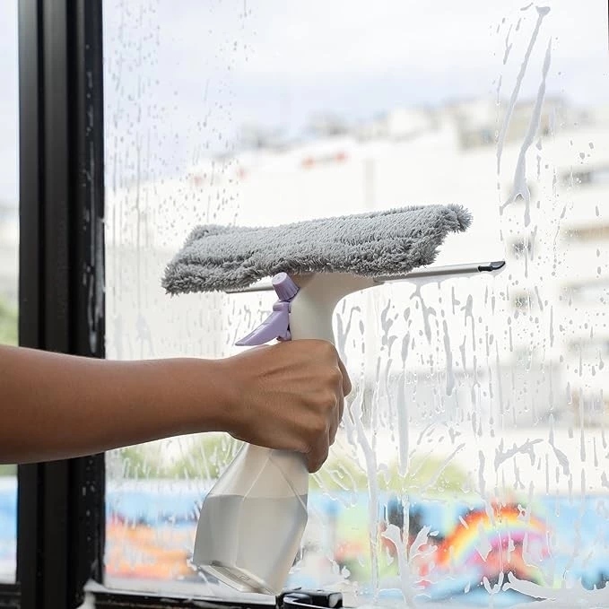 Rodo móvel com spray integrado para facilitar a limpeza de Vidros ambiente limpo e seco rapidamente