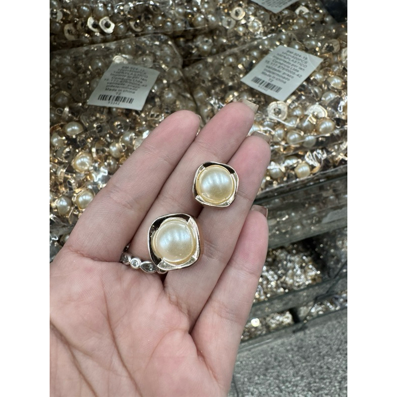 Botão Pérola Envolto em Dourado – Elegante e Sofisticado (50 peças) em Oferta na Shopee