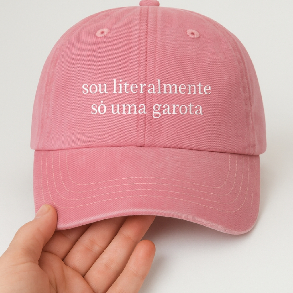Boné Bordado Feminino Literalmente uma garota Frase Viral Tiktok | 100% Algodão Premium
