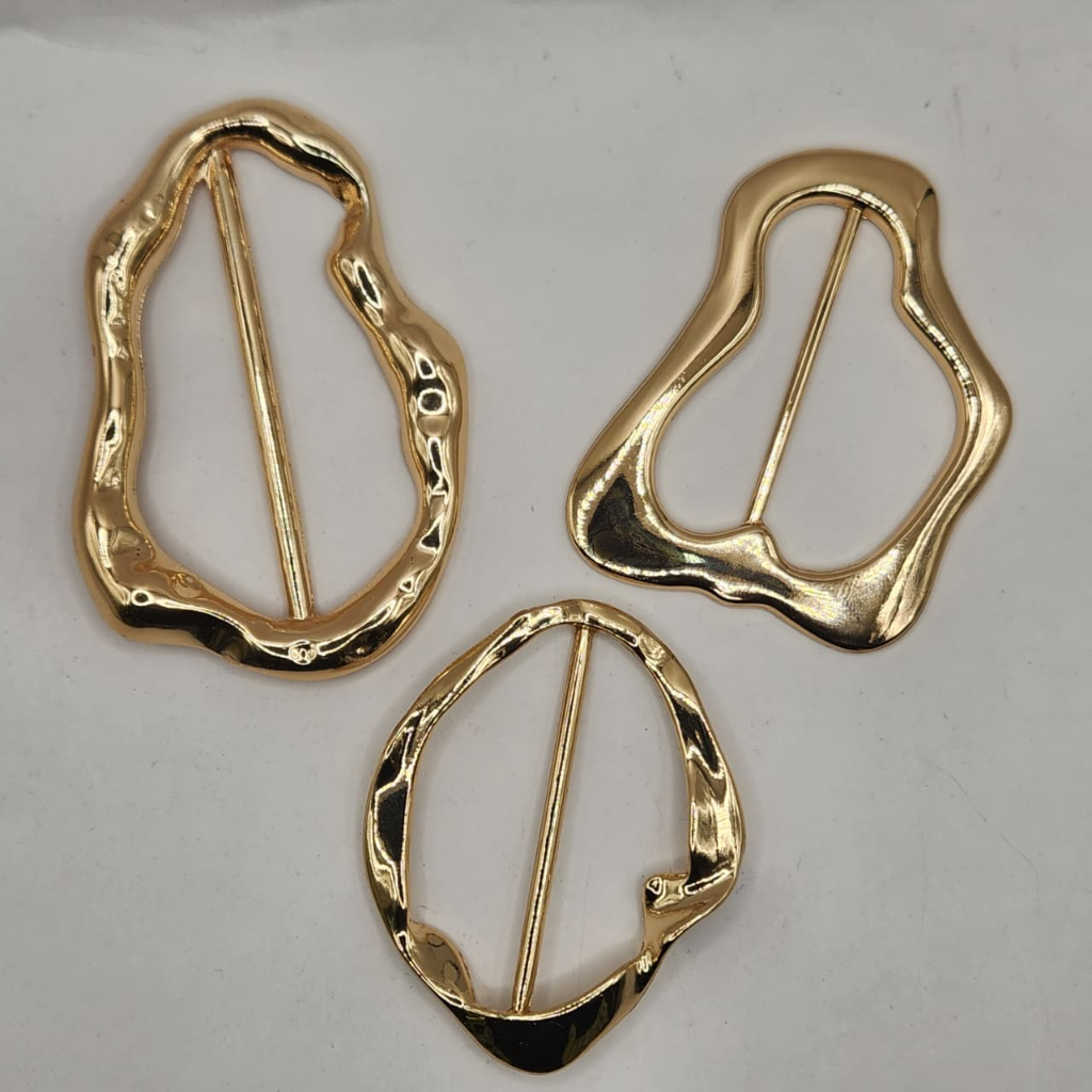 FIVELAS PASSANTES ORAGANICA METAL PARA CINTO ROUPA BIQUINI MODA GERAL em Oferta na Shopee