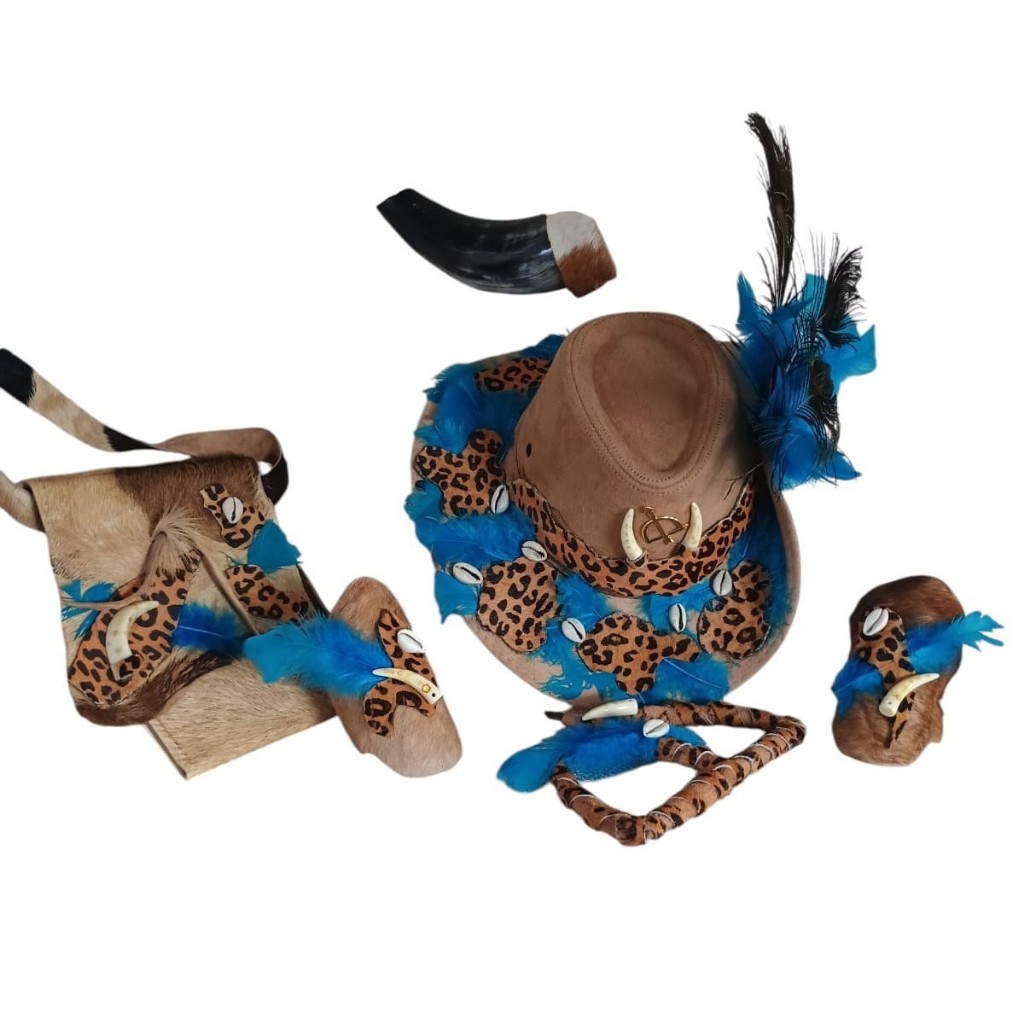 Paramenta Oxóssi Logun Edé Couro Luxo Chapéu Ofá Chifre Bracelete Capanga Onça Búzios Umbanda Candomblé Artesan