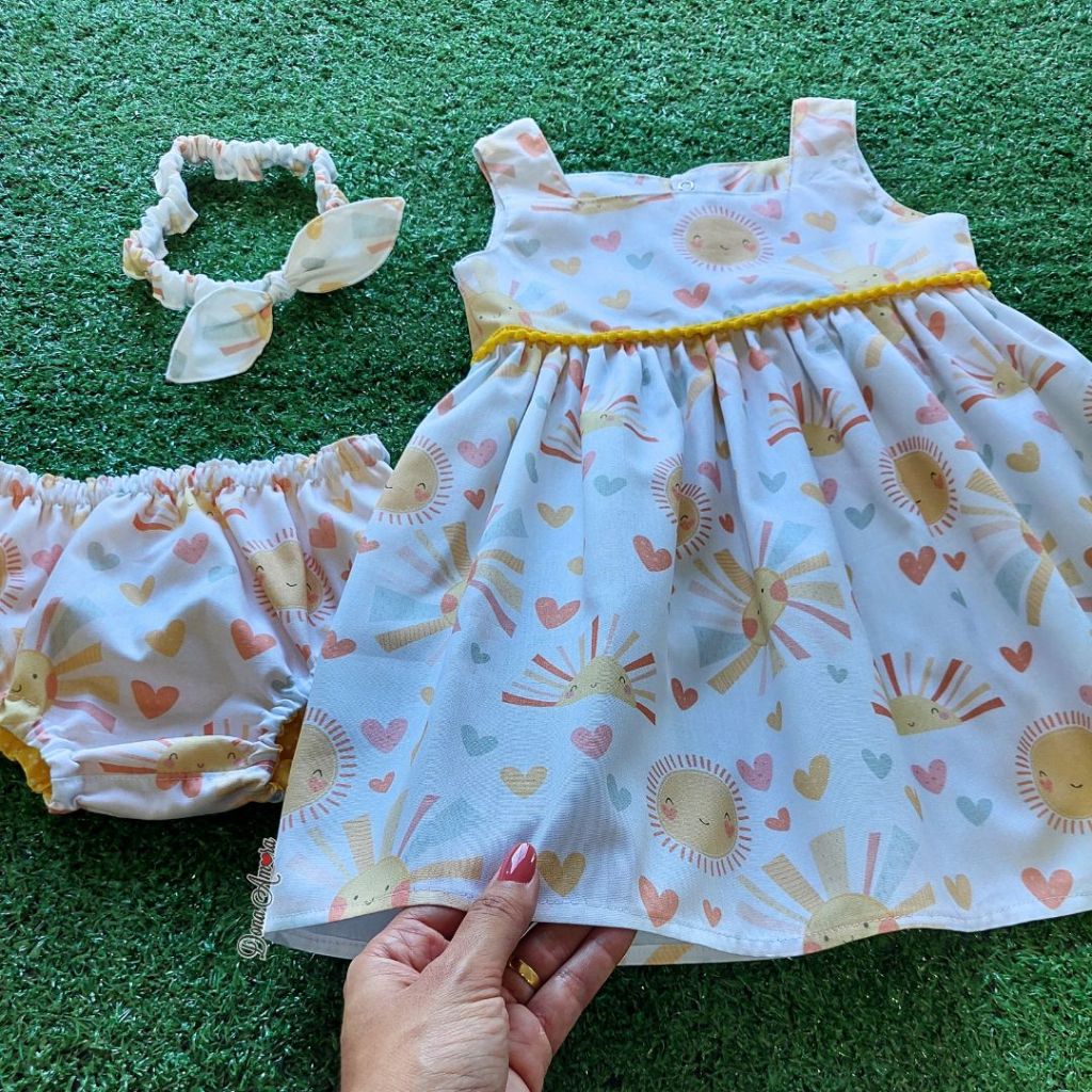 Kit com Vestido Raio de Sol para bebê menina até 2 anos: Acompanha calcinha/tapa fralda e tiara de cabelo em Oferta na Shopee