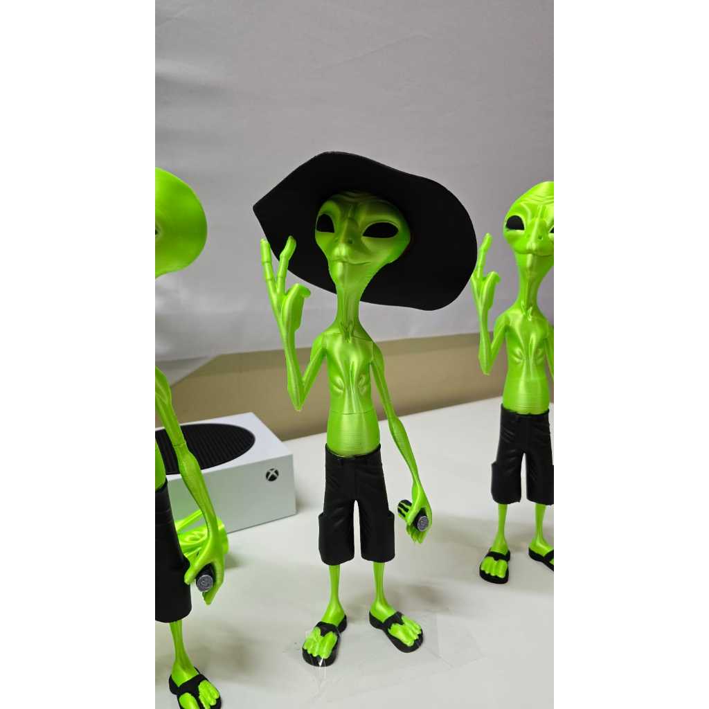 ET Caminhoneiro Verde – Boneco Decorativo para Caminhão