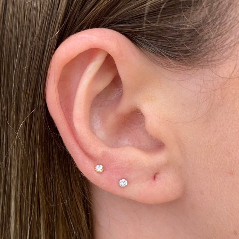 2 pares Mini brinco ponto de luz 2mm infantil ou cartilagem prata925+saquinho de veludo em Oferta na Shopee