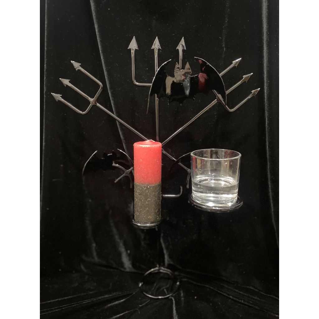 Ferramenta Para Assentamento Exu Morcego com porta vela e porta copo