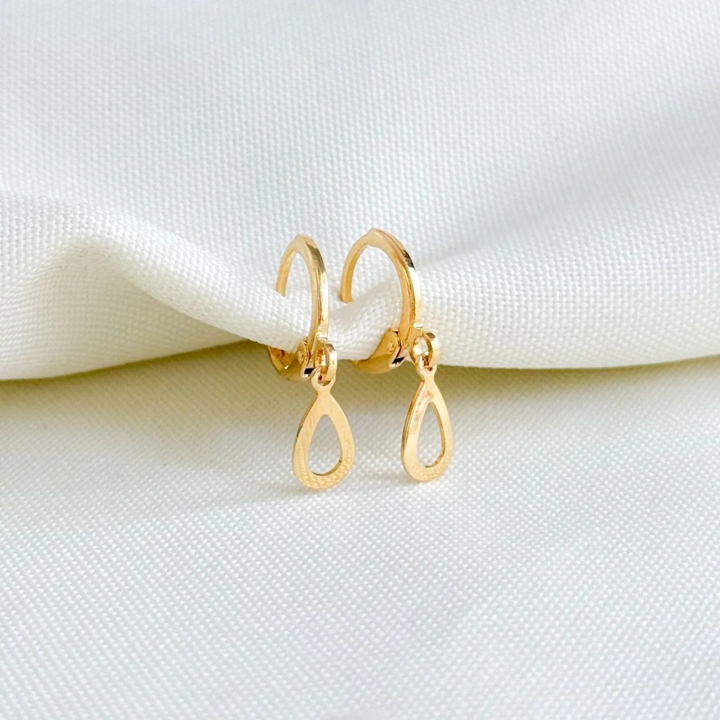 Brinco de Argola Gota Vazada Feminina Delicada Banhado a Ouro 18k ou Prata Anti Alérgico