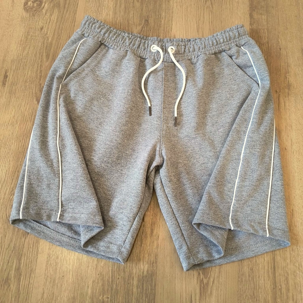 Short Cinza Academia: Onde Comprar | BuscaProdutos