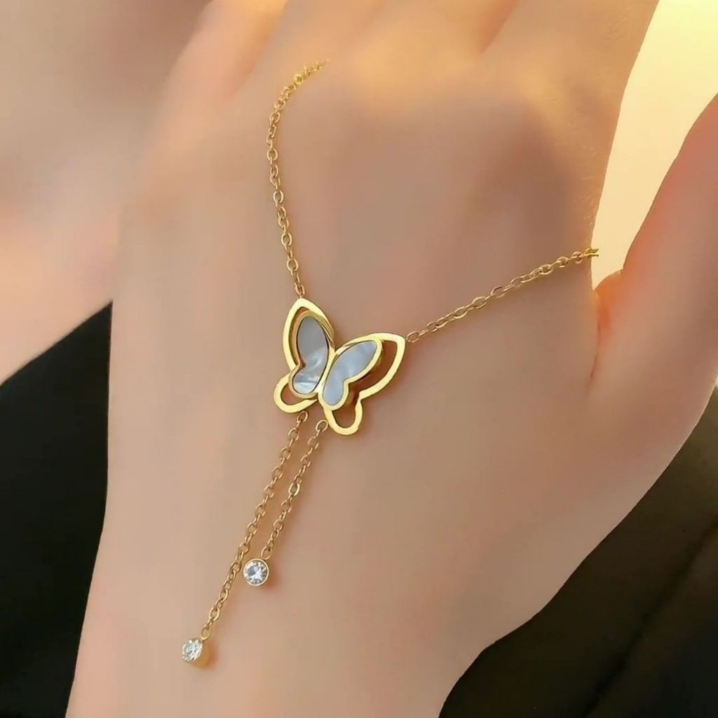 Novo colar versátil de aço inoxidável 18K com madrepérola oca e borla de borboleta com diamantes em aço titânio em Oferta na Shopee