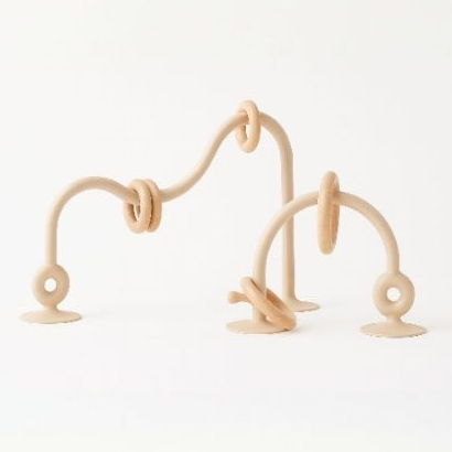 Brinquedo Educativo Montessori Bebê | Sensorial Silicone com Argolas de Madeira | Ventosa e Mordedor