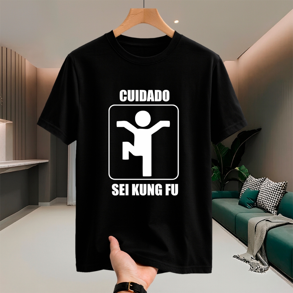 Camiseta Básica Malha Premium Cuidado Sei Kung Fu Estampada Gola Redonda Diversas Cores PP ao G1
