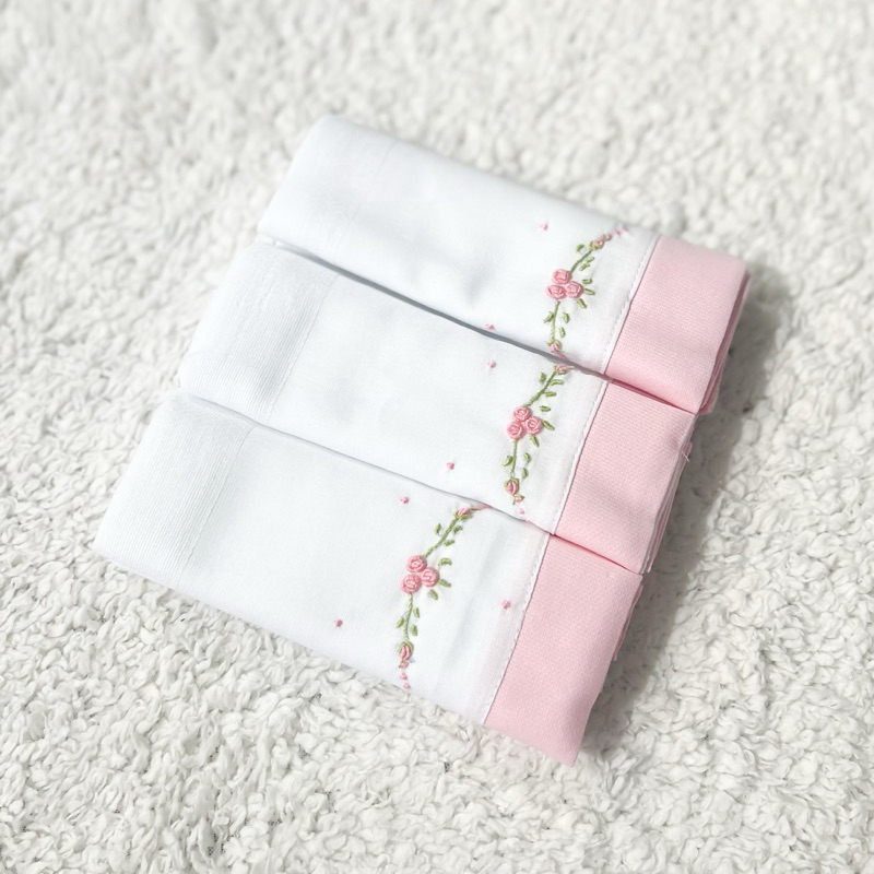 FRALDA DE OMBRO BORDADA EM TECIDO DUPLO-KIT COM 3 UNIDADES em Oferta na Shopee