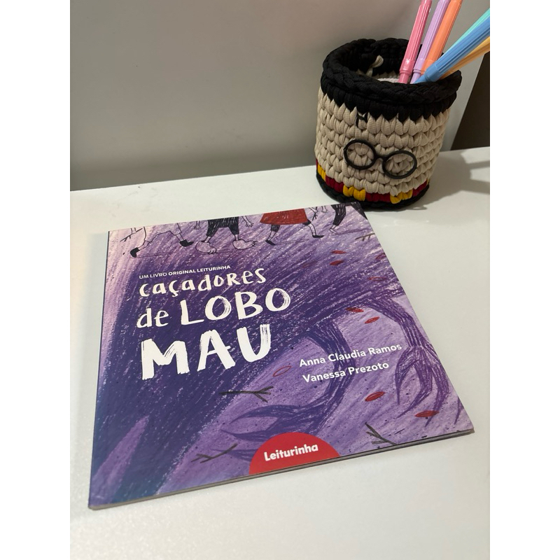 livro Caçadores de Lobo mau de Anna Cláudia e Vanessa Ed Leiturinha