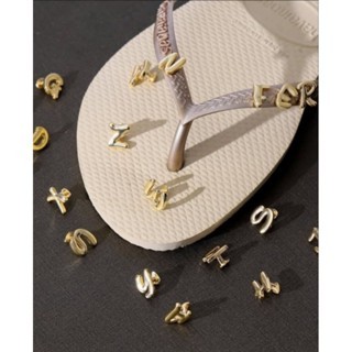 PINGENTES (PINS INICIAIS) HAVAIANAS em Oferta na Shopee