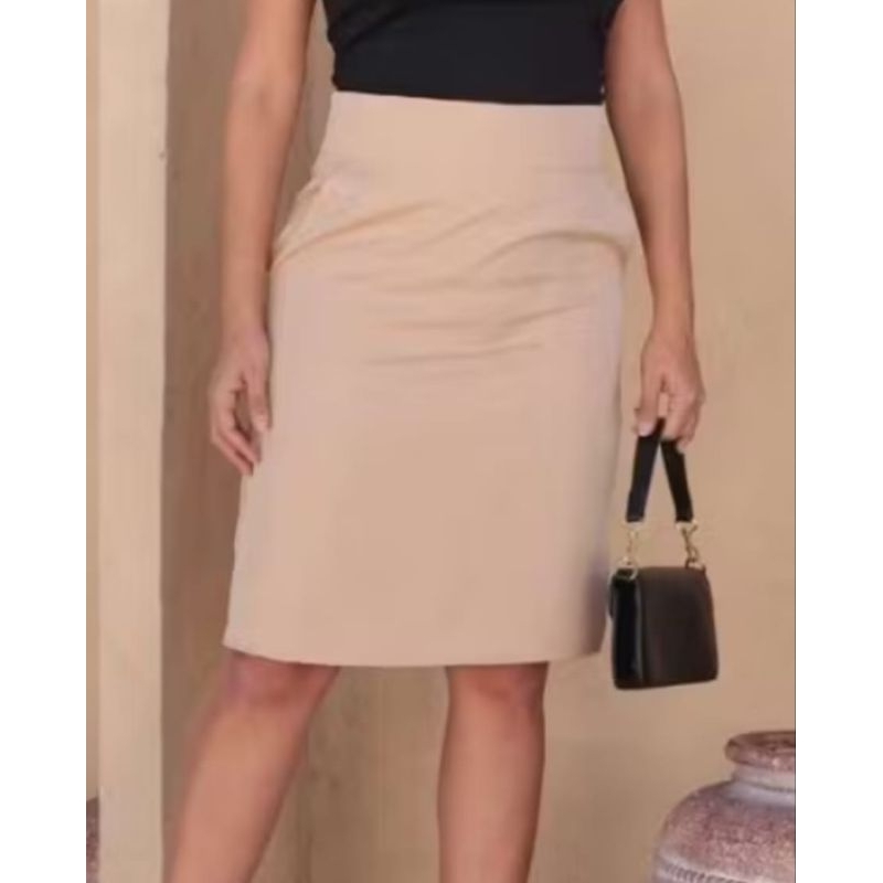 SAIA DE ALFAIATARIA RETA COM BOLSO. (MODELO SECRETARIA)