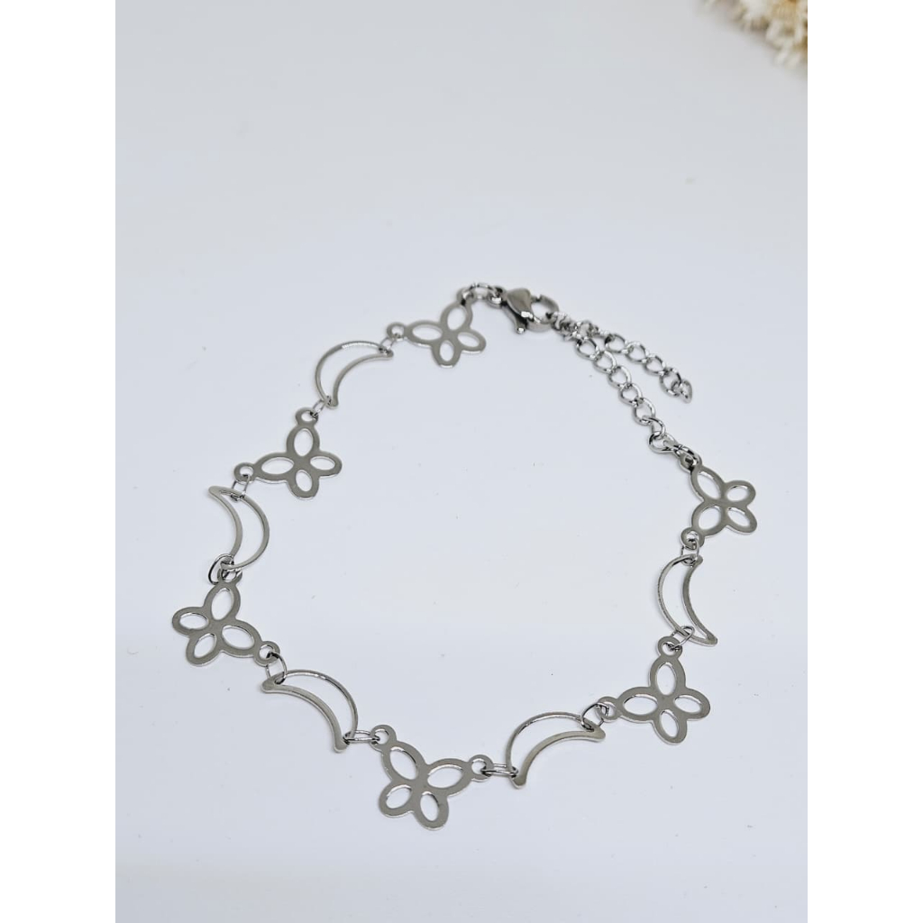 Pulseira Aço Inoxidável Antialérgico Coração Borboleta Lua Aço Inox Feminina Cor Prata Aço Cirúrgico