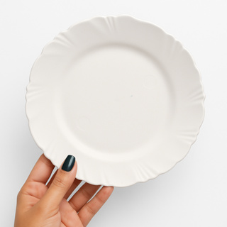 Kit 50 pratos sobremesa pétala branco redondo plástico mesa posta sorvete em Oferta na Shopee