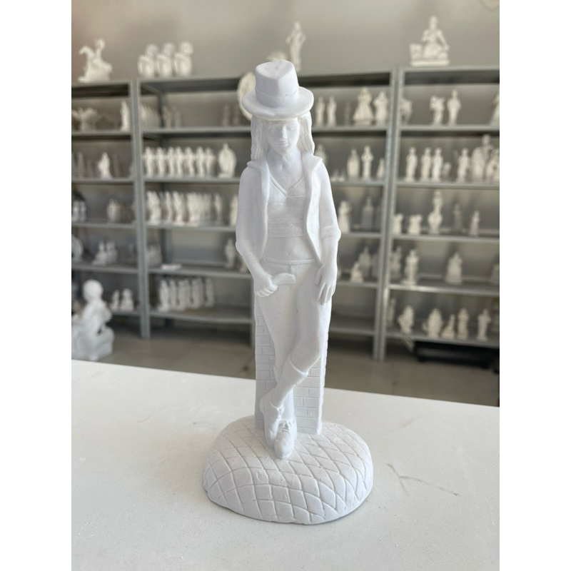 Pomba gira Maria Navalha / pombo gira malandra 24cm em gesso cru