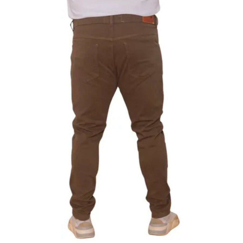 Calça Masculina Plus Size Tradicional de Sarja Marrom