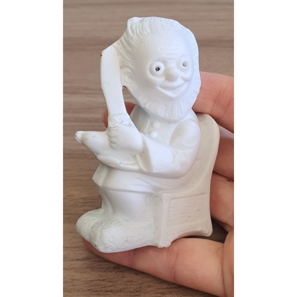 Bibelô, Estatueta de Homem com Espada em Porcelana 8cm (antiguidade)