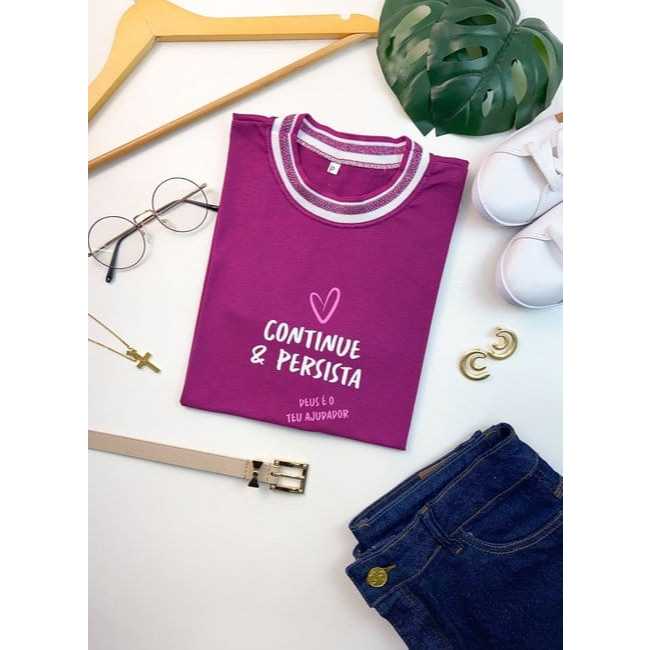 Camiseta Feminina Roxa – Frase “Continue & Persista – Deus é o teu ajudador” – Algodão Confortável