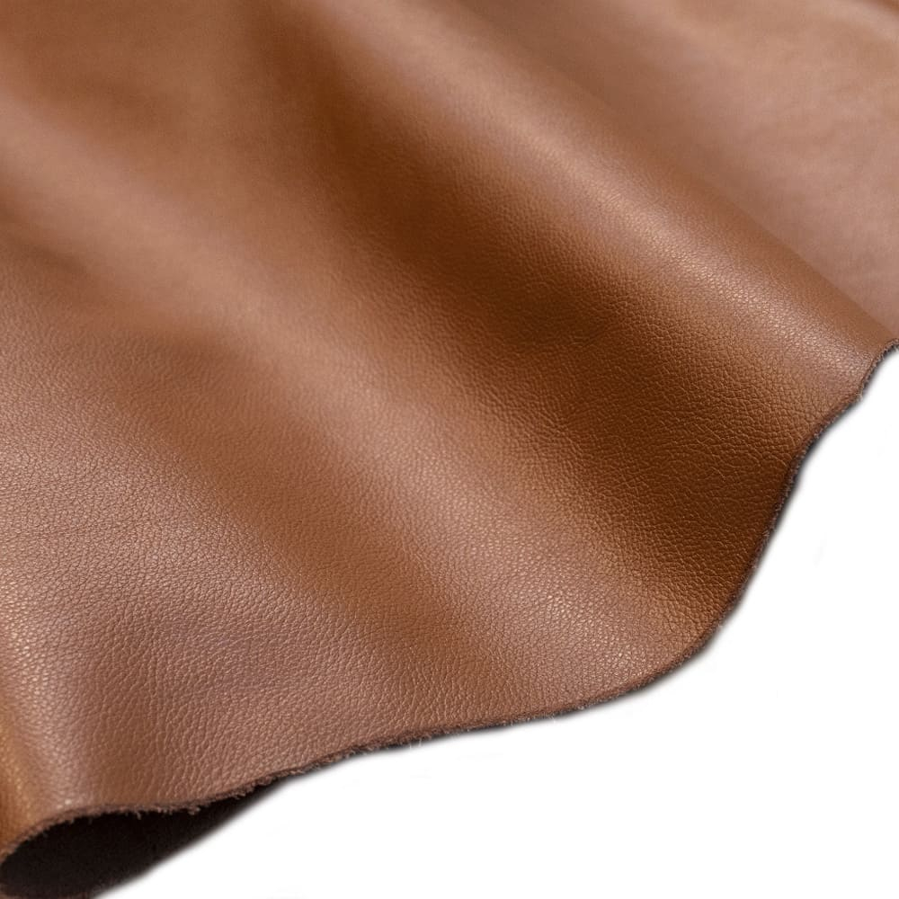 Pedaço de Couro Genuíno Tipo Fly 25x50cm Placa Natural e Macia Retalho 10/12 linhas - Cor: Camel