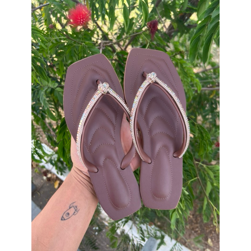 CHINELO NOZINHO COM STRAS