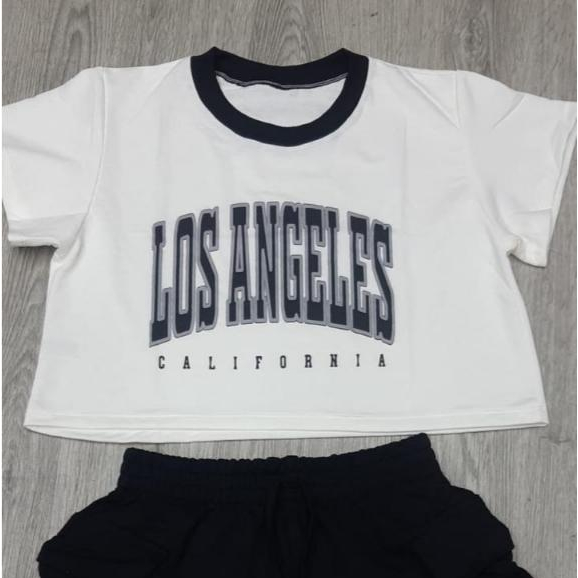 Cropped Moletinho Preto e Branco Los Angeles Soltinho em Oferta na Shopee