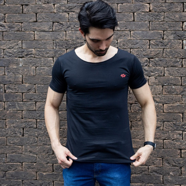 Camiseta Gola Canoa Azzda Básica Preto Algodão Masculina